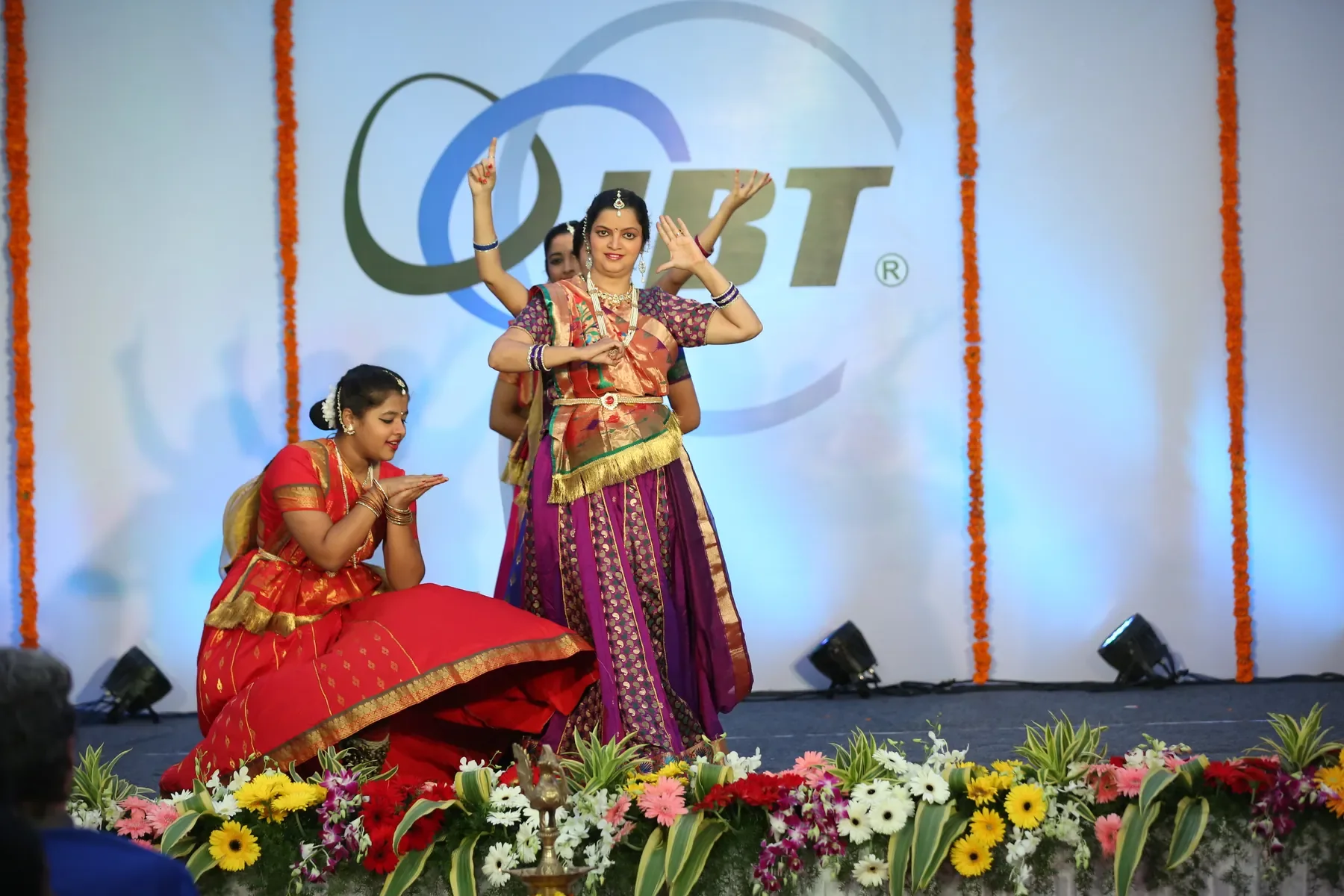 Two dancers of Archana Nrityalaya Pune in a Kathak duet at a corporate inauguration